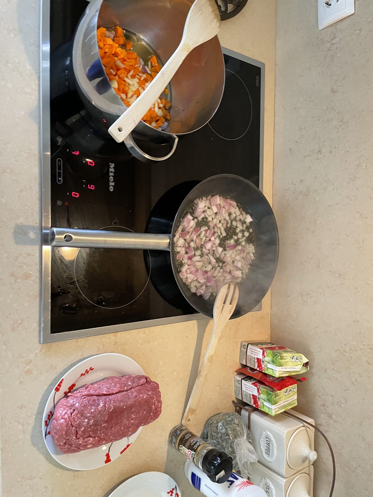 Vegetables in the pot, minced meat searing in the pan